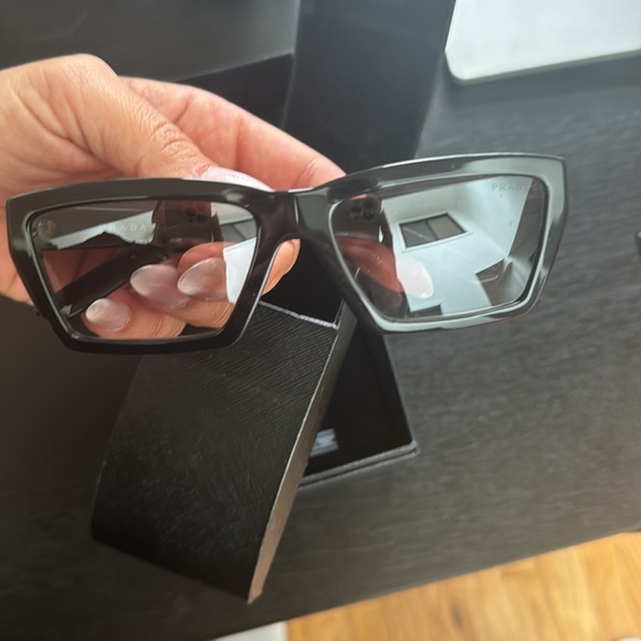 Prada sunglasses - Picture 1 of 6